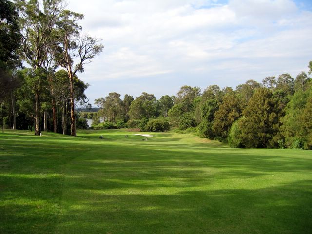 Shortland Waters Golf Course - Shortland: Approach to the Green on Hole 1