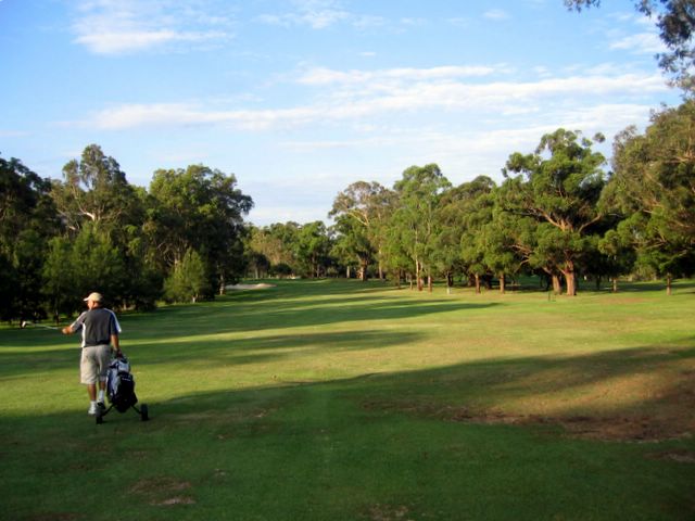 Shortland Waters Golf Course - Shortland: Approach to the Green on Hole 8
