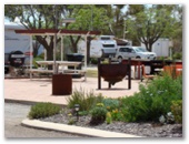 Southern Cross Caravan Park - Southern Cross: Powered sites for caravans and Sheltered outdoor BBQ