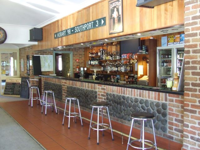 Southport Hotel and Caravan Park - Southport: Southport Hotel bar