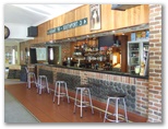 Southport Hotel and Caravan Park - Southport: Southport Hotel bar