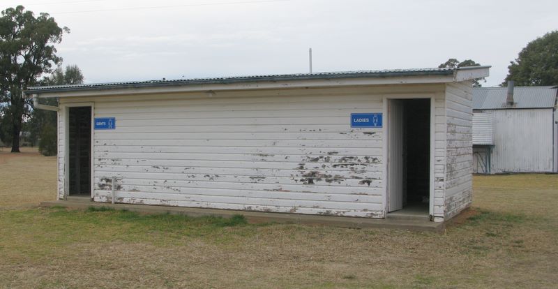Spring Ridge Showground - Spring Ridge: The amenities are very basic and in desperate need of a clean when I visited.