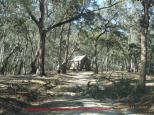 Teddington Reservoir - St Arnaud Range National Park: THIS IS TEDDINGTON HUT,YOU CAN STAY INHERE IF YOU WANT BUT I WOULD'NT.