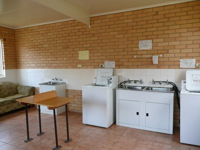 Grampians Gate Caravan Park - Stawell: Interior of laundry.  Note the comfortable seating on the left.