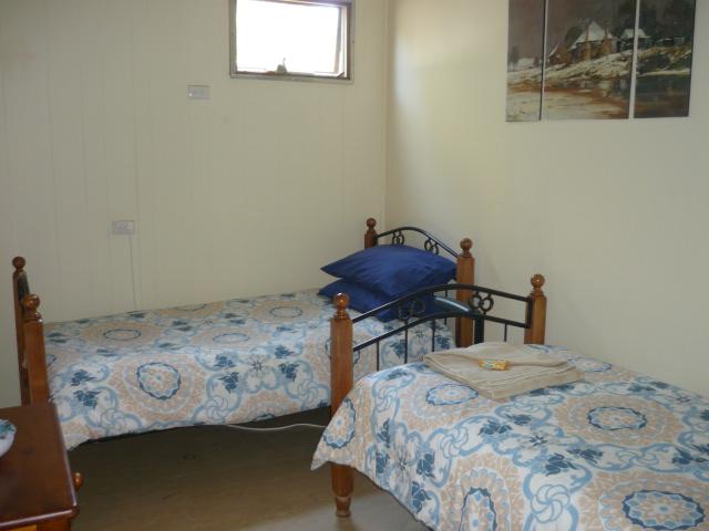 Stockport Caravan Park - Stockport: Questhouse Bedroom 5
