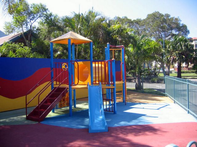 Alex Beach Cabins & Tourist Park - Alexandra Headland: Playground for children