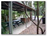 BIG4 Forest Glen Holiday Resort - Forest Glen: Camp Kitchen and BBQ area