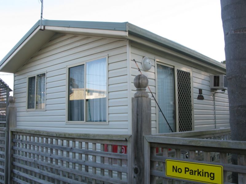Riviera Caravan Park - Sussex Inlet: Cottage accommodation, ideal for families, couples and singles