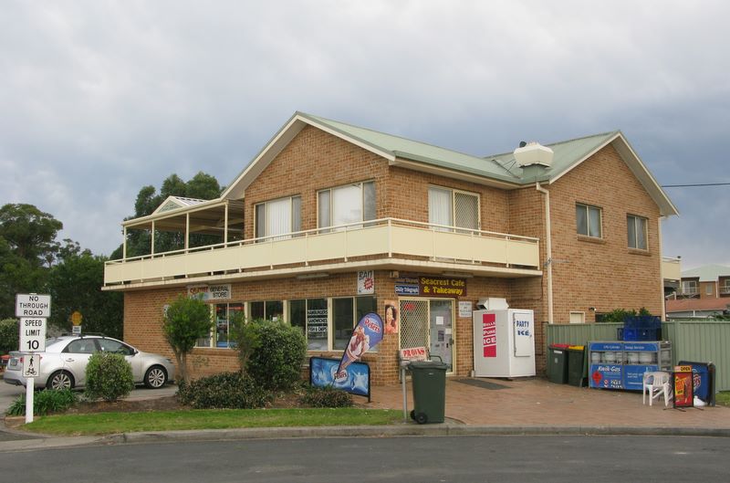 Seacrest Caravan Park - Sussex Inlet: Shop at the entrance to the park is well stocked.