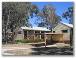 Eaglehawk Holiday Park - Sutton: Cottage accommodation ideal for families, couples and singles