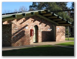 Swan Hill Holiday Park - Swan Hill: Amenities block and laundry