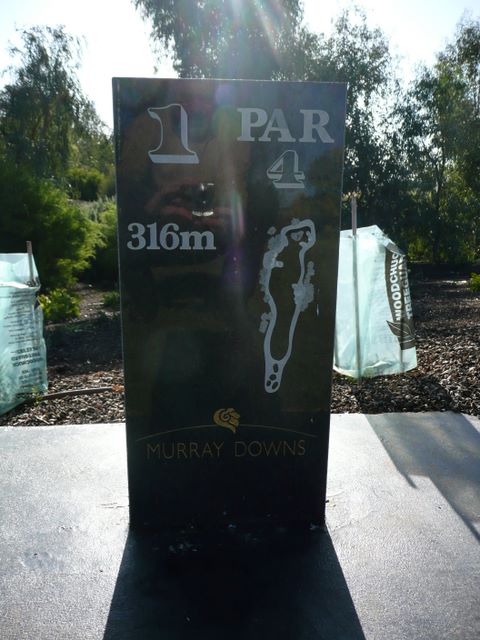 Murray Downs Golf & Country Club - Swan Hill: Hole 1, Par 4 316 metres
