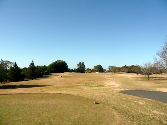 Murray Downs Golf & Country Club - Swan Hill: Fairway view Hole 1