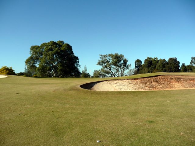 Murray Downs Golf & Country Club - Swan Hill: Green on Hole 1