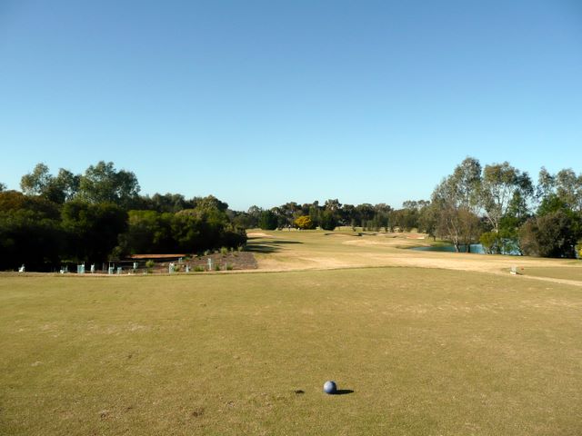 Murray Downs Golf & Country Club - Swan Hill: Fairway view Hole 2