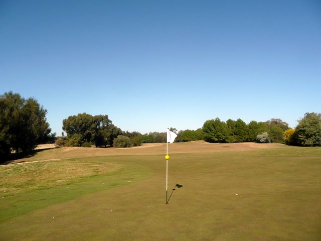 Murray Downs Golf & Country Club - Swan Hill: Green on Hole 3