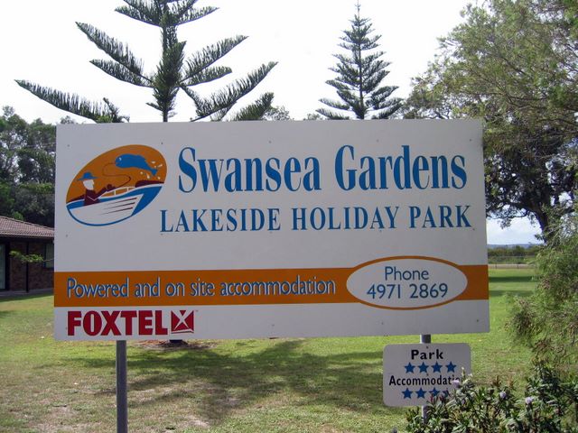 Swansea Gardens Lakeside Holiday Park - Swansea: Swansea Gardens Lakeside Holiday Park welcome sign
