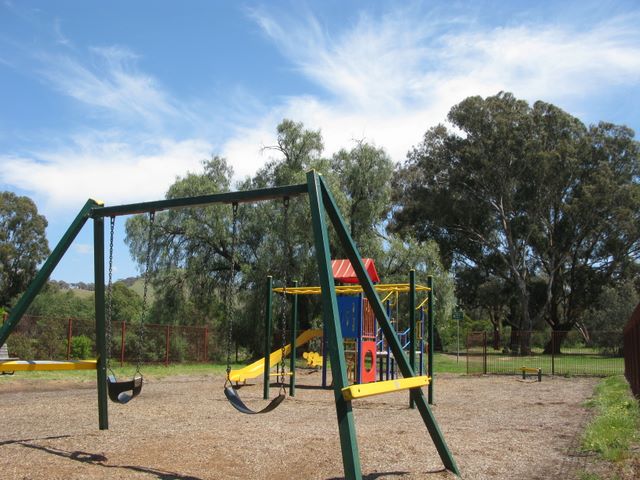 Swifts Creek Caravan and Tourist Park - Swifts Creek: Playground for children.