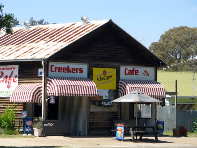 Swifts Creek Caravan and Tourist Park - Swifts Creek: Creekers Cafe is a popular meeting place.