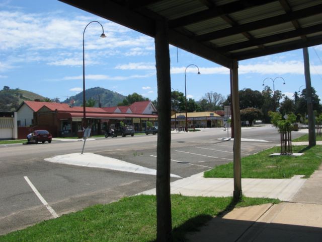 Swifts Creek Caravan and Tourist Park - Swifts Creek: Another view of the main street.
