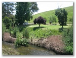 Swifts Creek Caravan and Tourist Park - Swifts Creek: View of the park from the bridge.