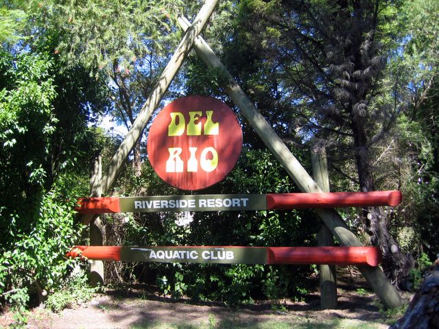 Del Rio Riverside Resort - Wisemans Ferry: Del Rio Riverside Resort welcome sign