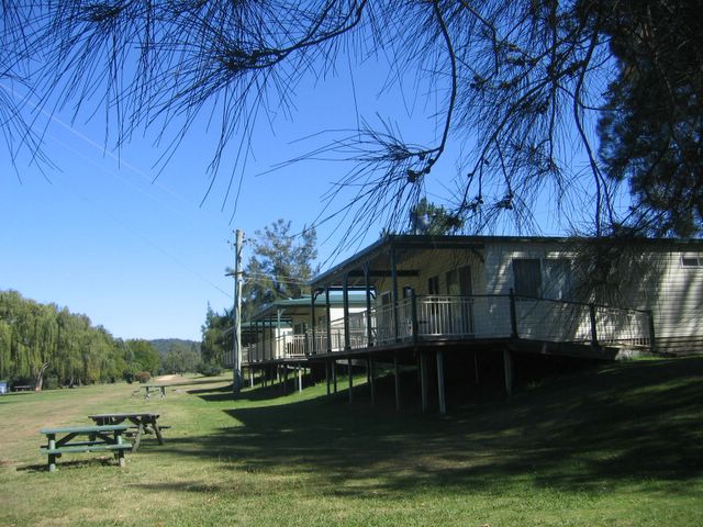 Del Rio Riverside Resort - Wisemans Ferry: Cottage accommodation ideal for families, couples and singles with river views