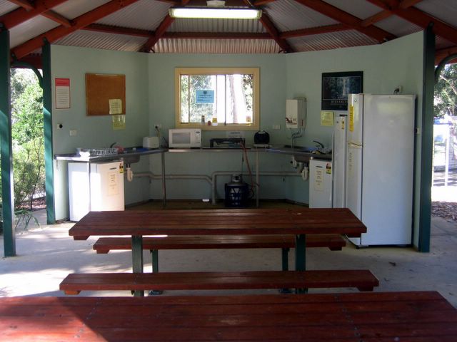 Lane Cove River Tourist Park - Macquarie Park: Camp Kitchen and BBQ area