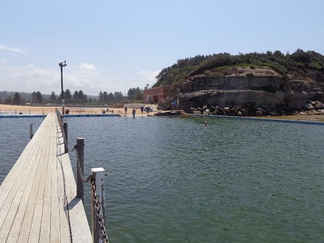 BIG4 Sydney Lakeside Holiday Park - Narrabeen: Rock pool short walk away