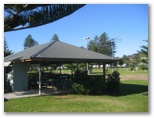 BIG4 Sydney Lakeside Holiday Park - Narrabeen: Camp Kitchen and BBQ area