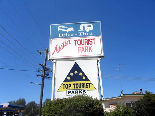 Austin Tourist Park - Tamworth: Austin Tourist Park welcome sign