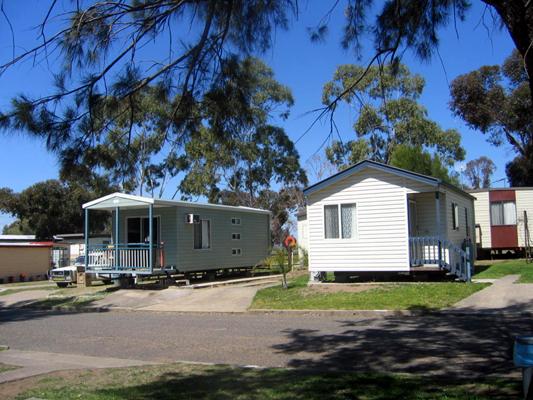 City Lights Caravan Park - Tamworth: Cottage accommodation, ideal for families, couples and singles