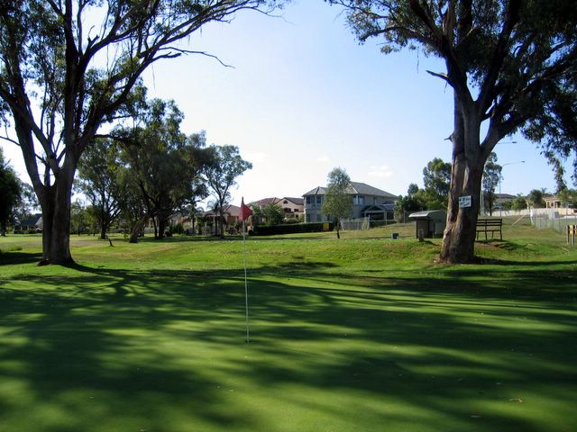 Longyard Golf Course - Tamworth: Green on Hole 3