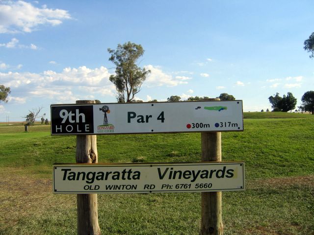 Longyard Golf Course - Tamworth: Layout of Hole 9 - Par 4, 317 meters