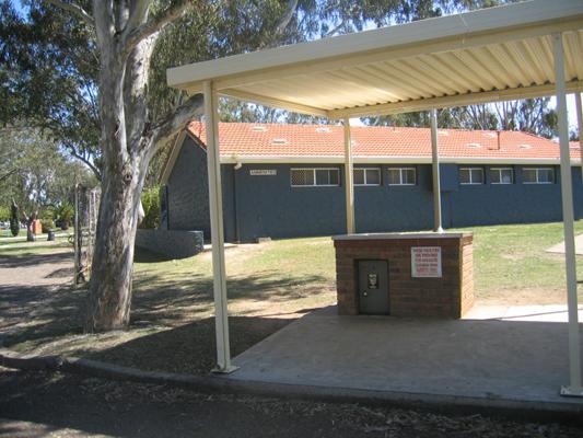 BIG4 Paradise Tourist Park - Tamworth: BBQ with amenities block shown in the background.