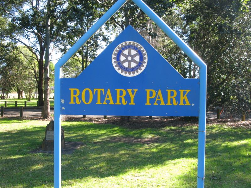 Taree Rotary Park Dump Site - Taree: Rotary Park welcome sign