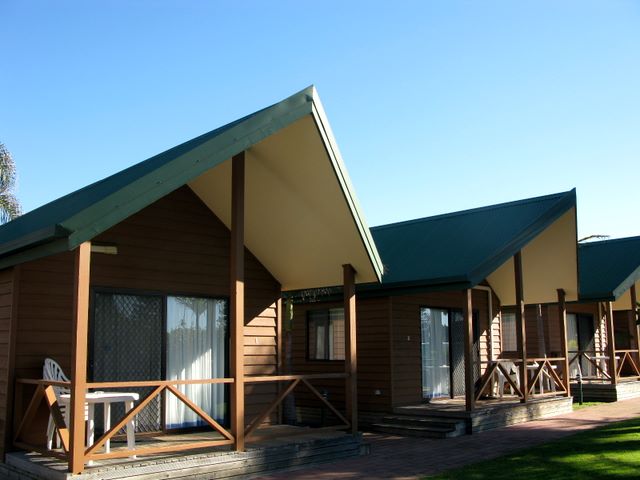 Seabreeze Holiday Park - Tathra Beach: Cottage accommodation, ideal for families, couples and singles