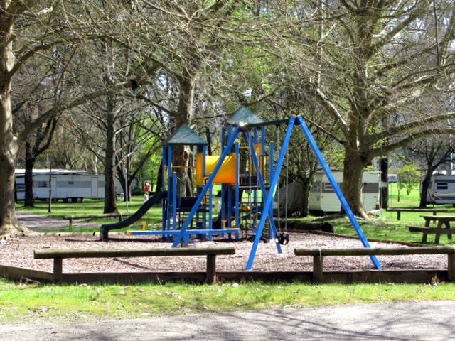 Tawonga Caravan Park - Tawonga: Playground for children.