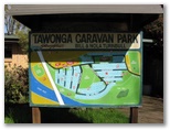 Tawonga Caravan Park - Tawonga: Tawonga Caravan Park welcome sign and layout