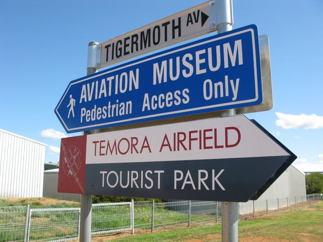 Temora Airfield Tourist Park - Temora: The tourist park is close to the Aviation Museum