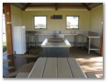 Temora Airfield Tourist Park - Temora: Interior of camp kitchen