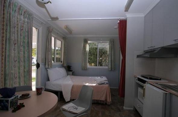 BIG4 Noosa Bougainvillia Holiday Park - Tewantin: Bedroom in cottage
