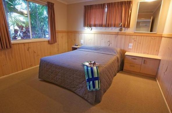 BIG4 Noosa Bougainvillia Holiday Park - Tewantin: Spacious main bedroom