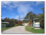 Tocumwal Tourist Park - Tocumwal: Good gravel roads within the park