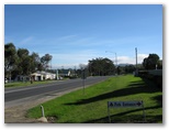 Toora Tourist Park - Toora: Park entrance from the road