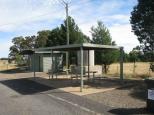 Tooraweenah Newell Highway Rest Area - Tooraweenah: Undercover picnic tables to shield you from the sun and rain. 