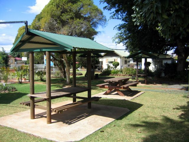 BIG4 Toowoomba Garden City Holiday Park - Toowoomba: Outside picnic area