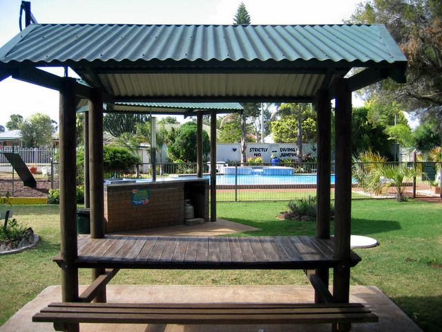 BIG4 Toowoomba Garden City Holiday Park - Toowoomba: Outside BBQ area
