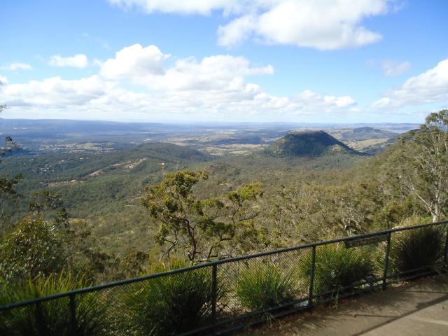 BIG4 Toowoomba Garden City Holiday Park - Toowoomba: Beautiful view of the Lockyer valley from Picnic point lookout. 