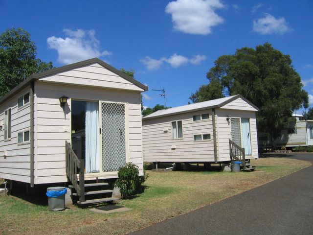 Motor Village Caravan Park - Toowoomba: Cottage accommodation ideal for families, couples and singles
